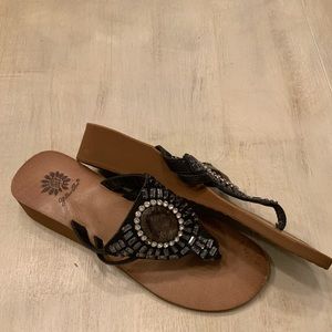 Yellow Box Black Sandals. Size 8 EUC